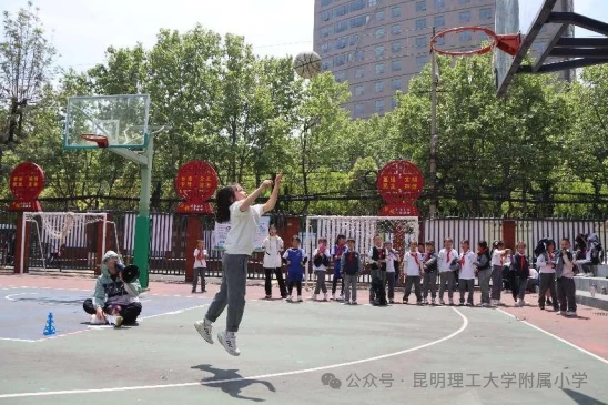 如何在篮球冬令营中加强体能训练？_1